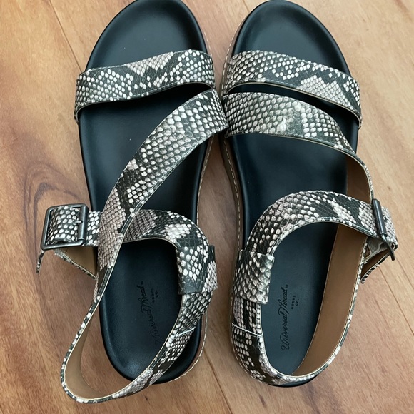 Women's Annika Snake
Print Platform Footbed
Sandals - Universal Thread - Picture 2 of 6
